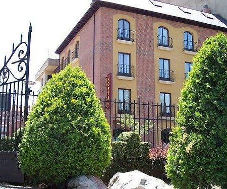 Hostal Quevedo León Exteriör bild