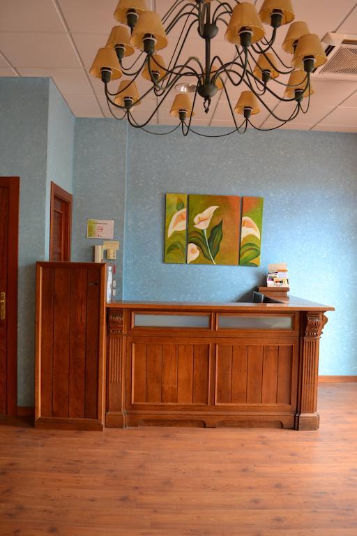 Hostal Quevedo León Exteriör bild
