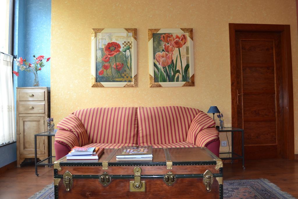 Hostal Quevedo León Exteriör bild